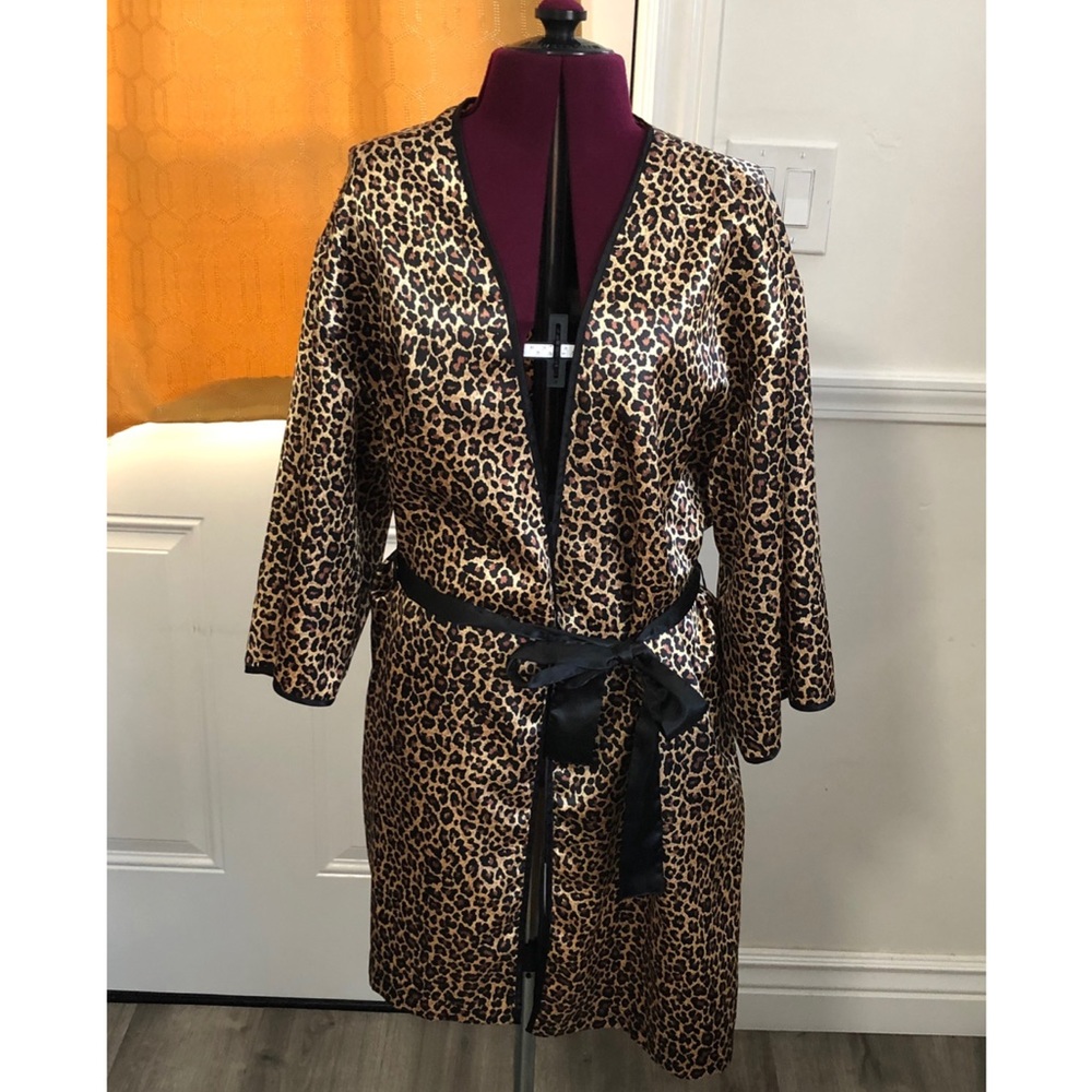 Secret Treasures Cheetah Print Robe